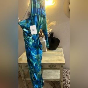 Hello Molly slit one sleeve dress